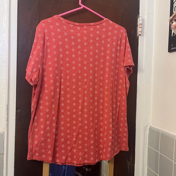 LAST CALL ! Pink/Red Patterned Sonoma Tee. XL - Picture 3 of 3